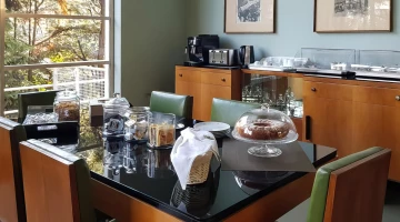 Petit-déjeuner dans la salle commune
