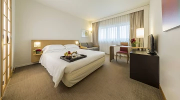 Doppelzimmer mit Schreibtisch