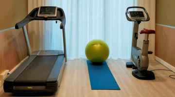 Fitnessstudio mit Cardiogeräten ausgestattet