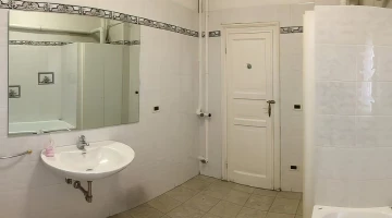 Bagno con box doccia
