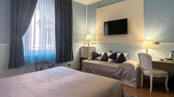 Standard Triple Room with Desk