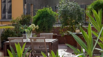 Furnished shared terrace