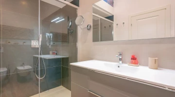 Salle de bain de la chambre sur les porches