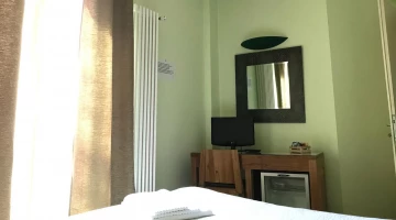 Rooms with minibar and TV
