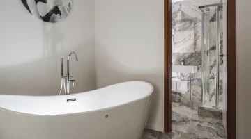 Jacuzzi in the room