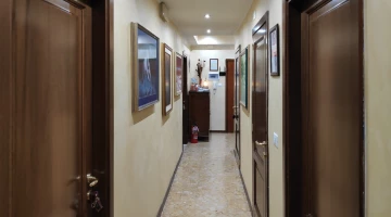 Couloir d&#39;entrée aux chambres