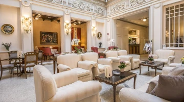 Hall in stile liberty con reception h24