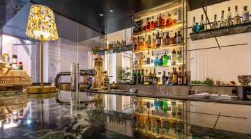 Cocktail bar