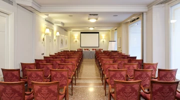 Sala meeting asinelli allestita a platea