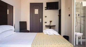 Double room with private bathroom