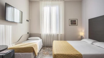 Triple room with double bed and single bed