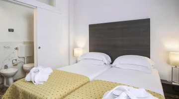 Double room with private bathroom