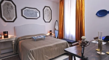 Justice room with double bed