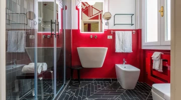 Bathroom with shower in the Speranza room