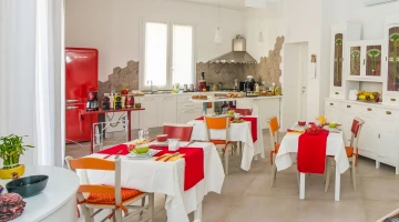 Breakfast room with buffet