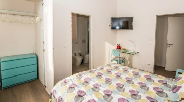 Room via d&#39;azeglio with internal bathroom
