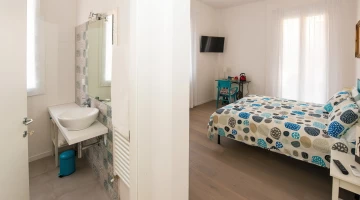 Piazza Malpighi room with internal bathroom