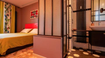 Chambre double avec salle de bain en suite