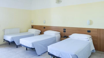 Triple room with three single beds