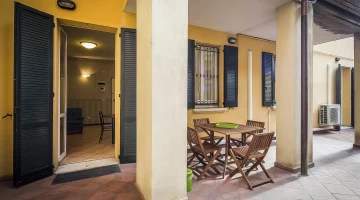 Apartment with internal courtyard