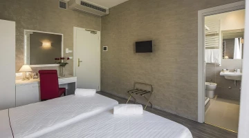 Double room with private bathroom