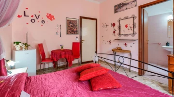 Red double room with en-suite bathroom