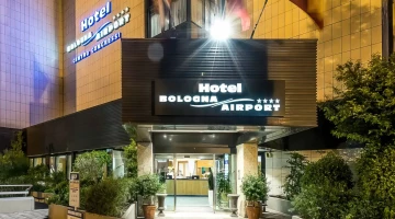 Eingang zum Hotel Bologna Airport