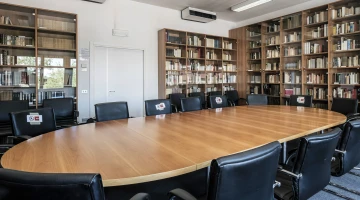 Meeting room with circular table