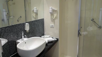 Private bathroom with shower box