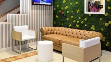 Sala tv con divani
