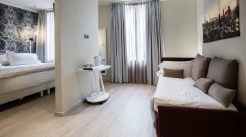 Camera con letto matrimoniale e divano letto