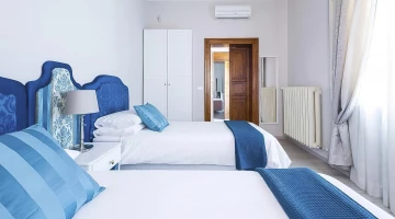 Chambre double avec deux lits simples