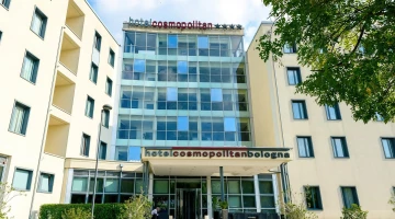 Eingang zum Hotel Cosmopolitan Bologna