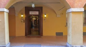 Hotel channel entrance