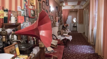 Antiques on display in a corridor