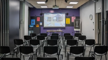 Sala meeting con proiettore