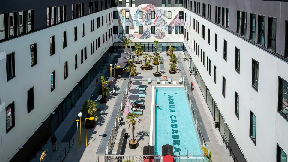 Corte privata con piscina
