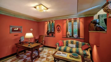 Shared lounge with desk