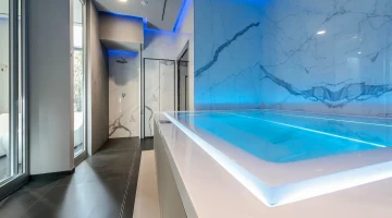 Hot tub