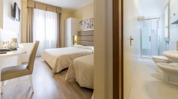 Triple room with private bathroom