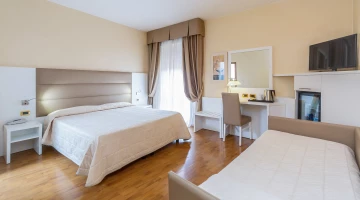 Triple room with minibar and kettle