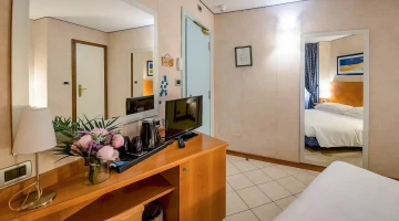Chambre double avec TV et bouilloire