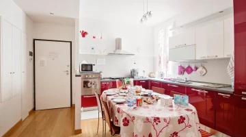Kitchen with breakfast table