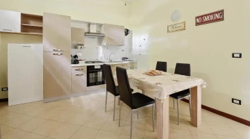 Equipped kitchen turreted city home