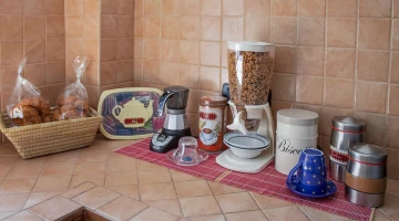 Coffee machine and cereal dispenser