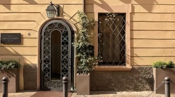 Hotel entrance Porta San Mamolo