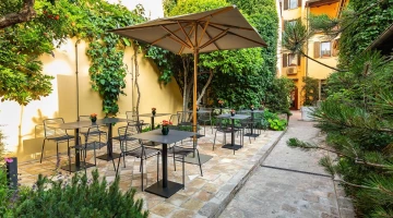 Internal courtyard with common area