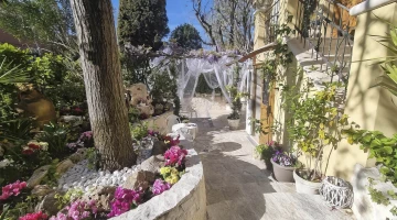 Furnished garden
