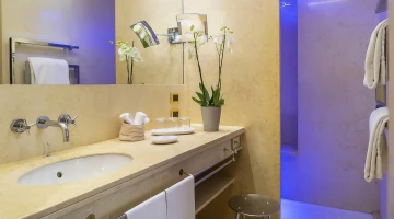 Cabine de douche avec armochromie
