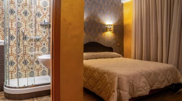 Superior room with en-suite bathroom